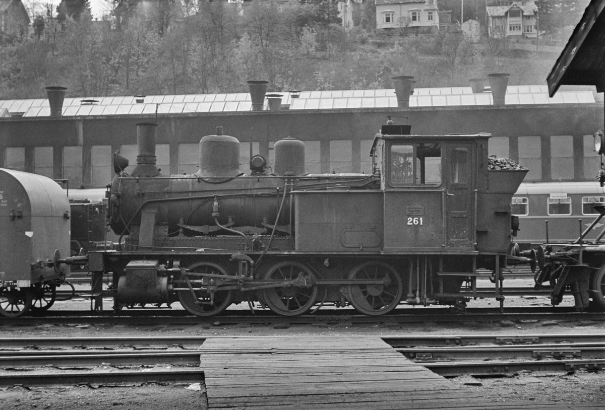 Utrangert damplokomotiv type 25a nr. 261 på Marienborg Verksted.