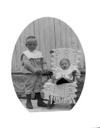 portrett, barn, gyngestol, barneklær