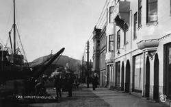 Vågekaia, Vågeveien i Kristiansund på 1920-tallet. Brostein 