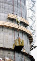 Draugen er under bygging i Yrkjefjorden i Vats, og arbeidsku