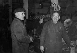 2 eldre herrer på maskinverkstedet, Sterkoder mekaniske verk