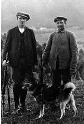 Elgjegere med hund og gevær