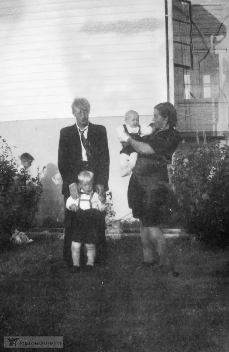 Familien Peder Adolf og Bergljot Olea "Lotta" Sletten