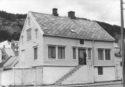 Klaus Nilsensgt 5, 1974. Innfartsvegen går i dag der huset s