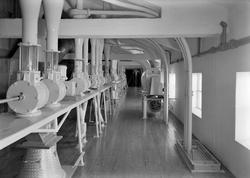 Interiør fra hvete- og rugmøllen ved I. C. Piene & Søn i Buv