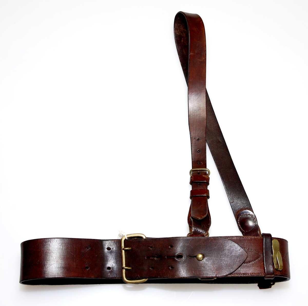 41.Sverre Lund Simensen (bror).F.25.10.1918.D.13.04.1945. (falt i Lurigen i Trøndelag.) A: Bukse B: Jakke C: Stoffbeltet ble brukt innendørs D: Kryssbandolæret utendørs E: Lue.