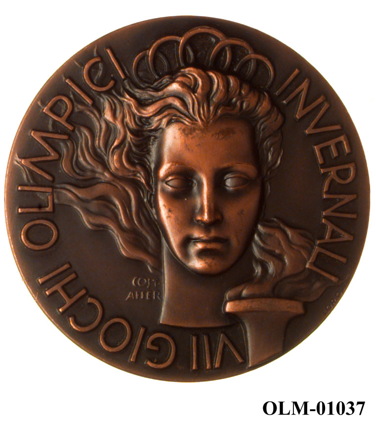 Inneholder 101 merker, pins og  medaljer.
Guttorm Berge tok tilbake samlingen 21.mai 1996.-notert i aksesjonsboken.