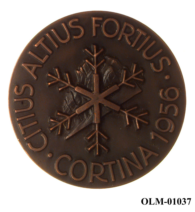 Inneholder 101 merker, pins og  medaljer.
Guttorm Berge tok tilbake samlingen 21.mai 1996.-notert i aksesjonsboken.