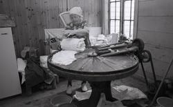 Berta i gong med "Knømaskinen"som knør salt inn i smør