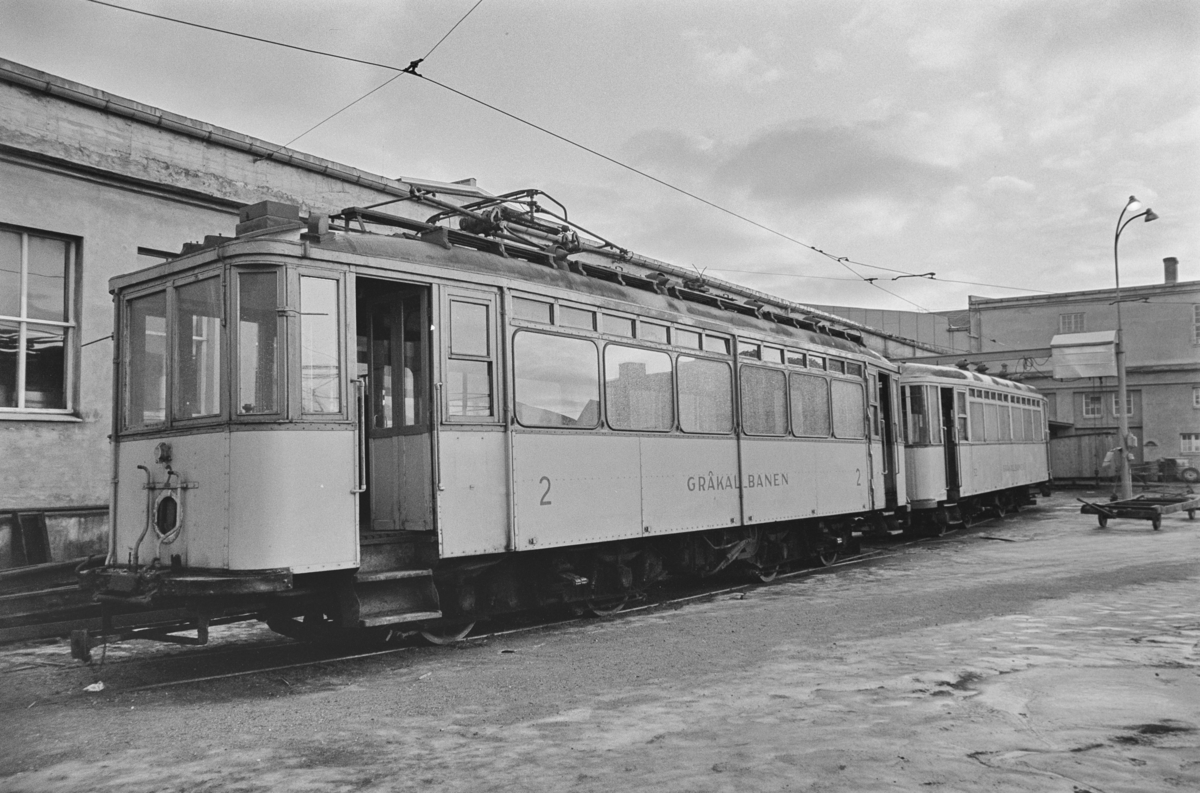 Gråkallbanens sporvogn nr. 2 og tilhengervogn nr. 52. .