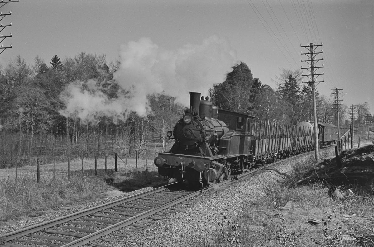 "Ranheimsekspressen", også kalt "Ranheimskippen", et kipptog som ble kjørt mellom Trondheim og Ranheim. Toget trekkes av damplokomotiv type 23b nr. 460.
