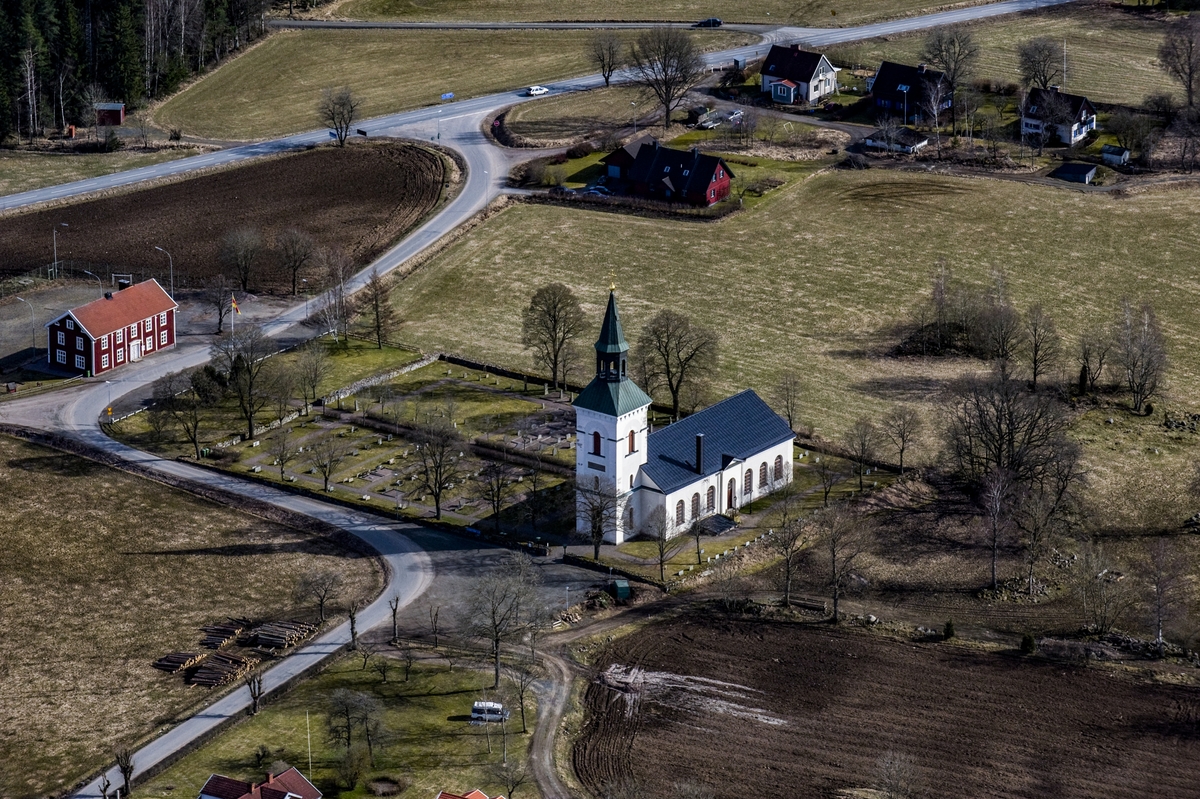 Flygfoto över Svarttorps Kyrka i Jönköpings kommun.