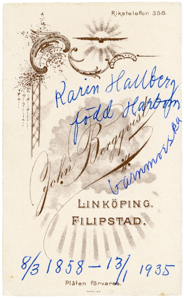 Porträtt av barnmorskan Karin Hallberg, född Harbom, Linköping. Maka till tågmästaren Magnus Hallberg.