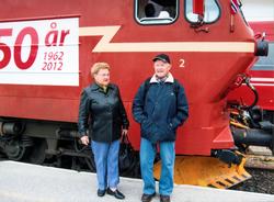 Joralv Larsen med frue fotografert ved Nordlandsbanens 50 år