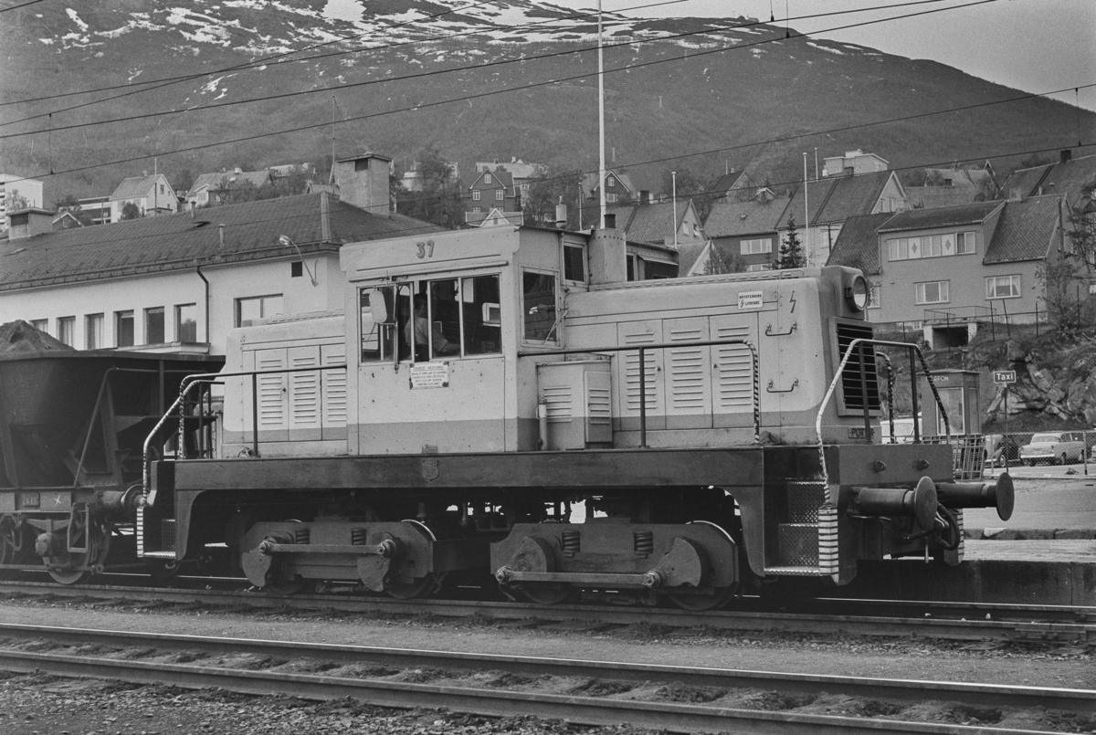 LKABs diesellokomotiv nr. 37 på Narvik stasjon.