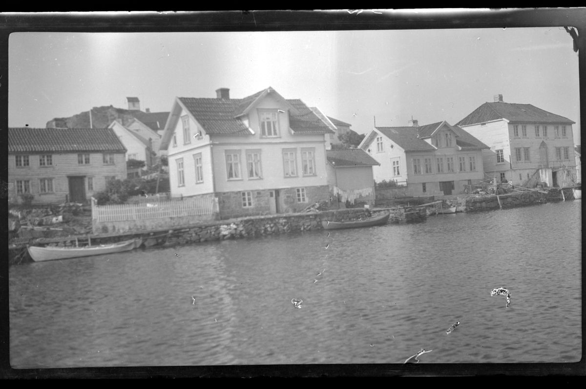 Hus og båter i Loshavn.