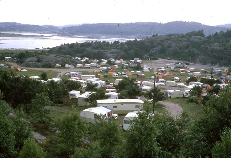 Campingplats för husvagnar vid Almöbron.