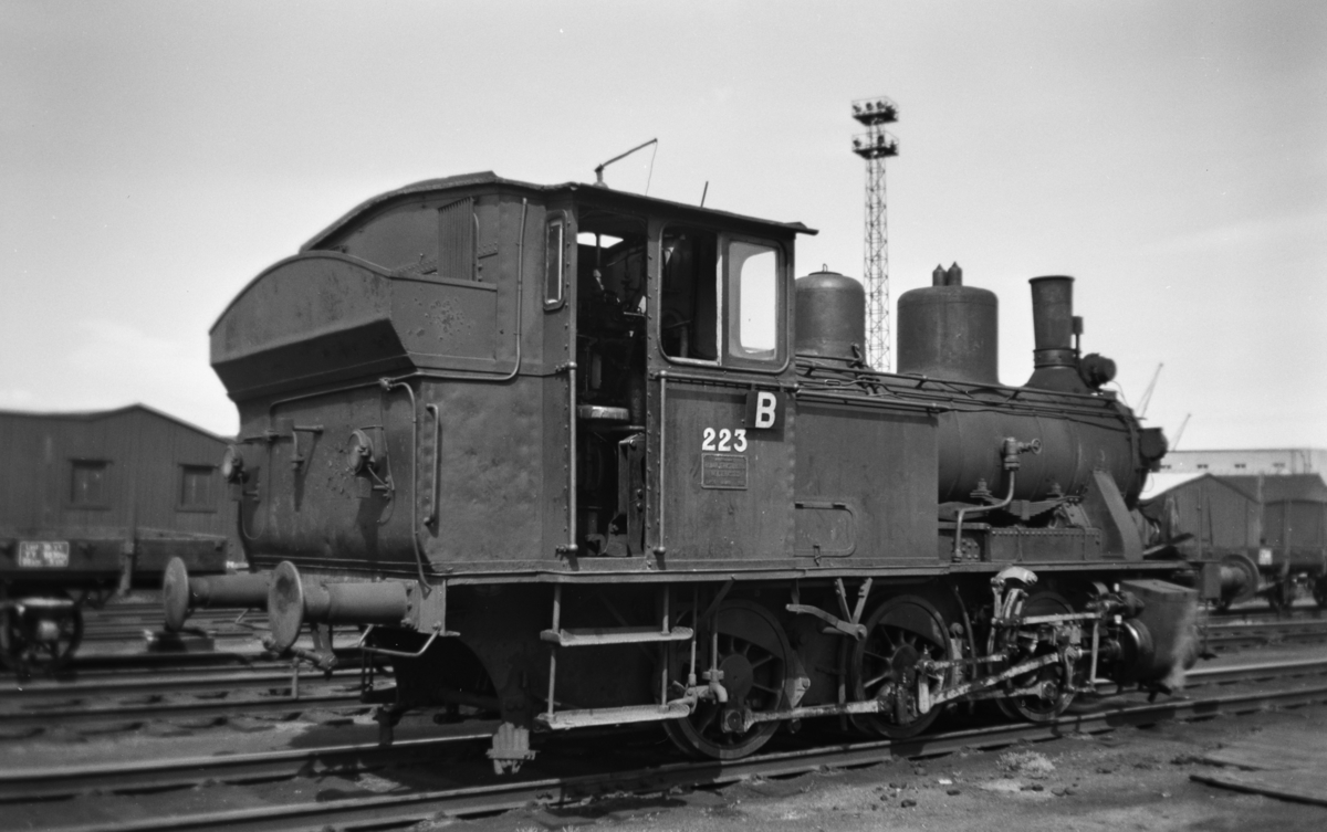 Damplokomotiv type 25a nr. 223 i skiftetjeneste på Trondheim stasjon