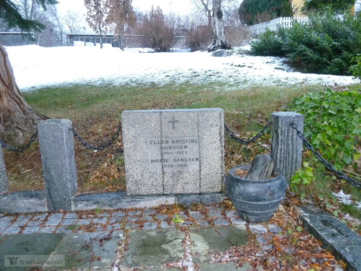 Oscar Hanssens familiegravsted på Nedre gravsted i Molde.