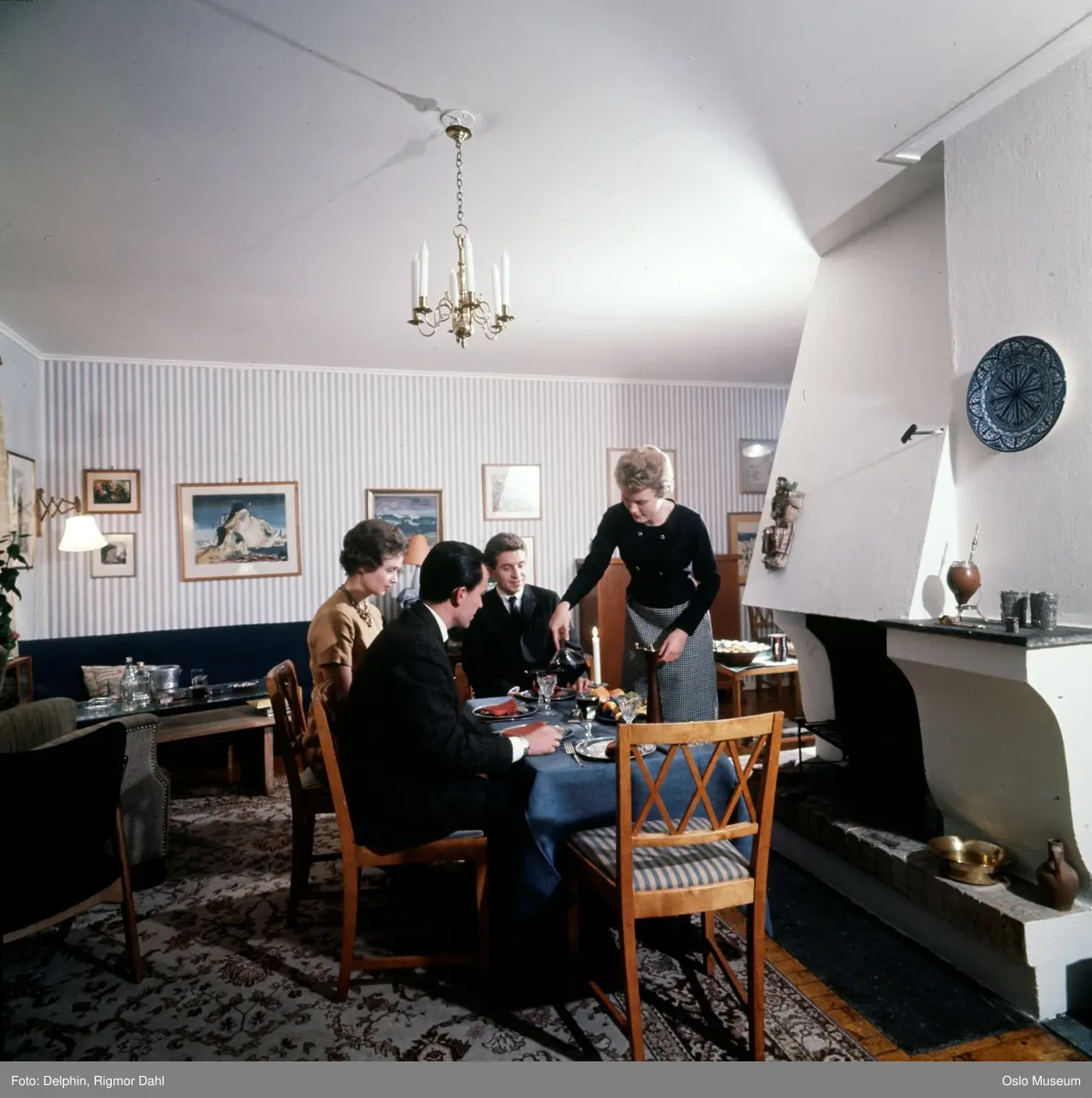 Bolig, interiør, stue, spisebord, oppdekning, kvinner, menn oslo ... Ideer til sommerhus indretning