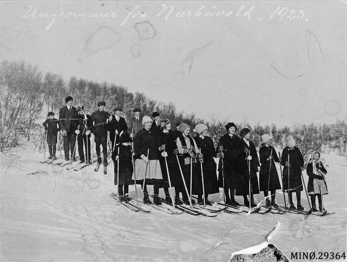 Ungdommer fra Narbuvoll 1923. Skitur