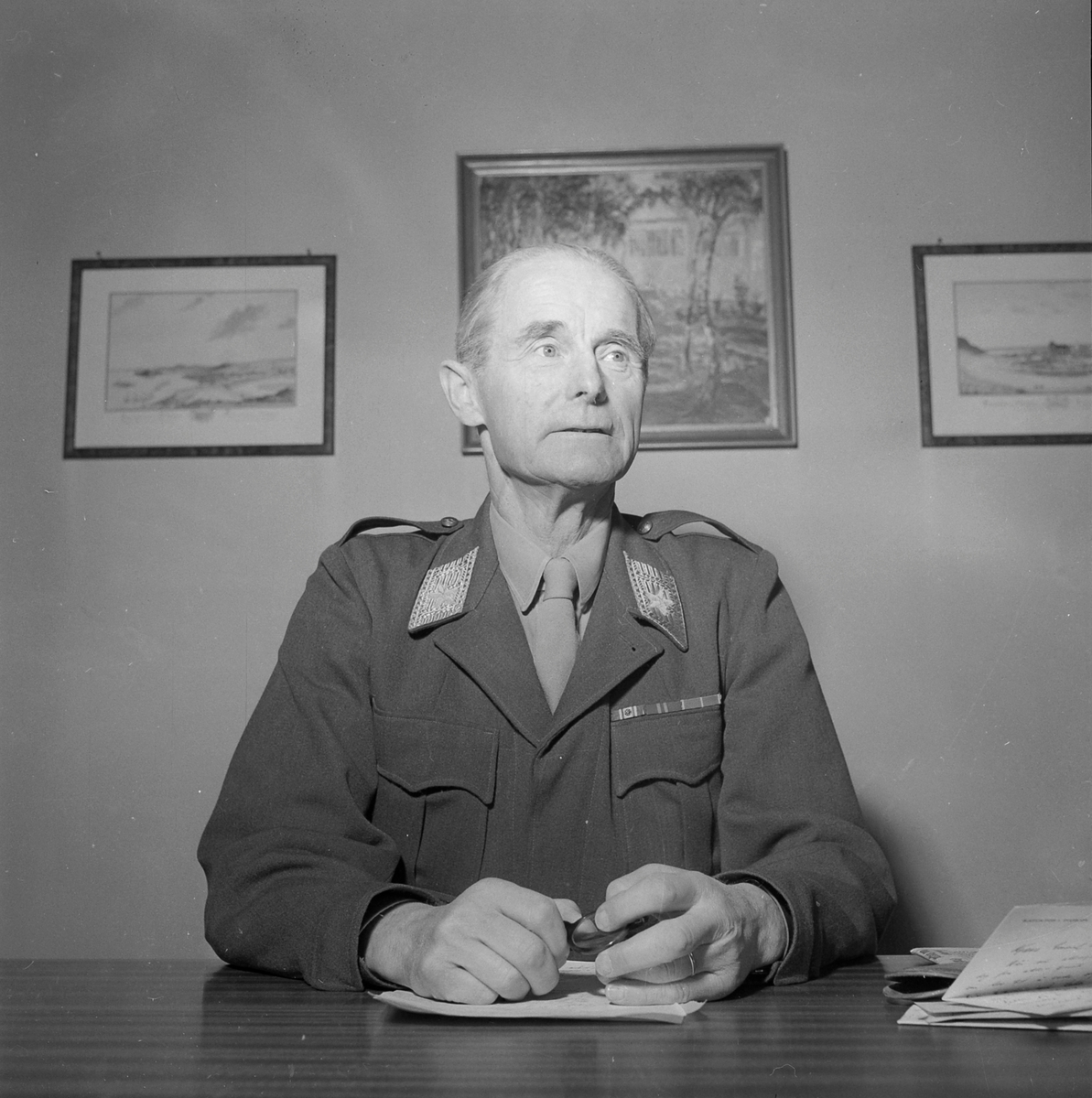 Generalmajor Oscar Strugstad fratrer sin stilling