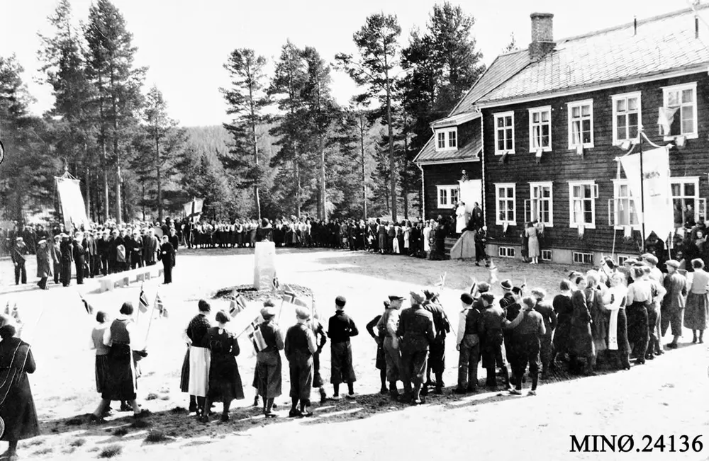 17. mai-tog på Tolga ved Tolga Sykehjem 1938