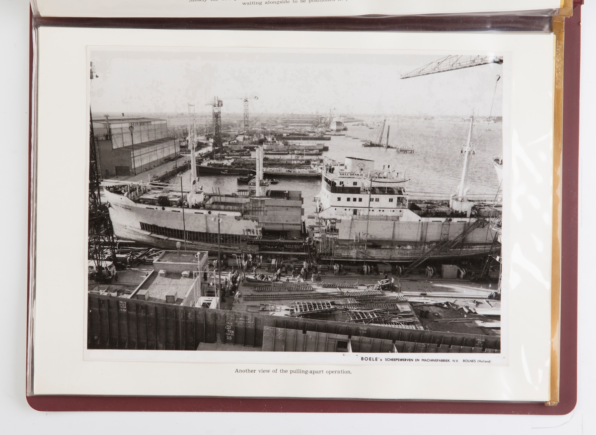 Fotoalbum med fotografier av skipsforlengelse av motorskipet Prins Casimir ved Boeles Scheepswerven, Bolnes Rotterdam.