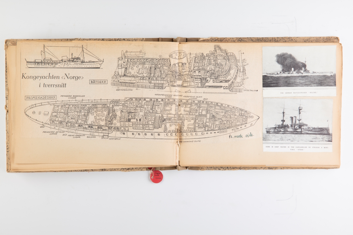Utklippsbok med illustrasjoner av krigsskip. Inneholder også illustrasjoner til "The Sailor's Farewell", sjømannsklær ca. 1790