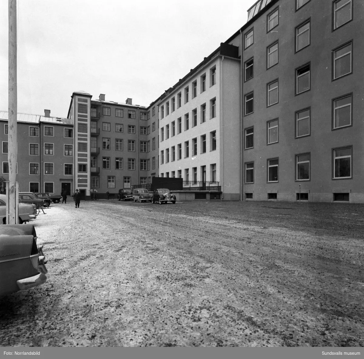 Entrén till Sundsvalls lasarett (senare ombyggt till kommunhus).