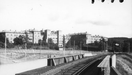 Kasern A 6, från järnvägsbron.