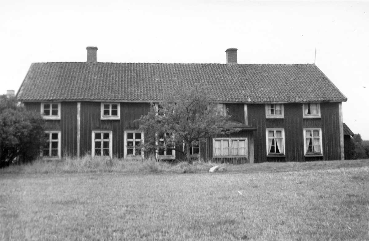 Baksidan på en mangårdsbyggnad i Granstorp i Fryele socken.