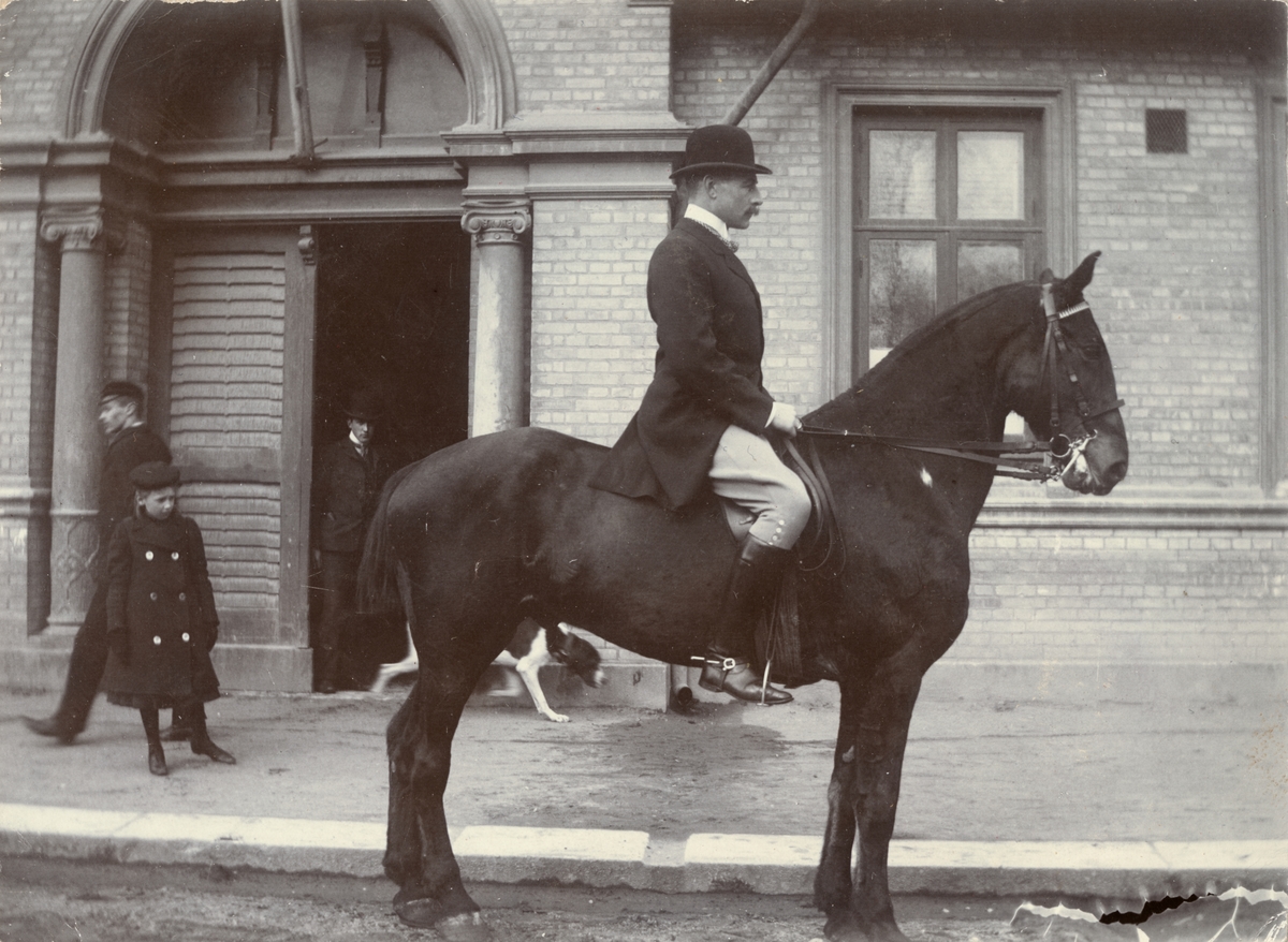 Fredrik August Ridderstolpe på hästen Cid, mars 1903.