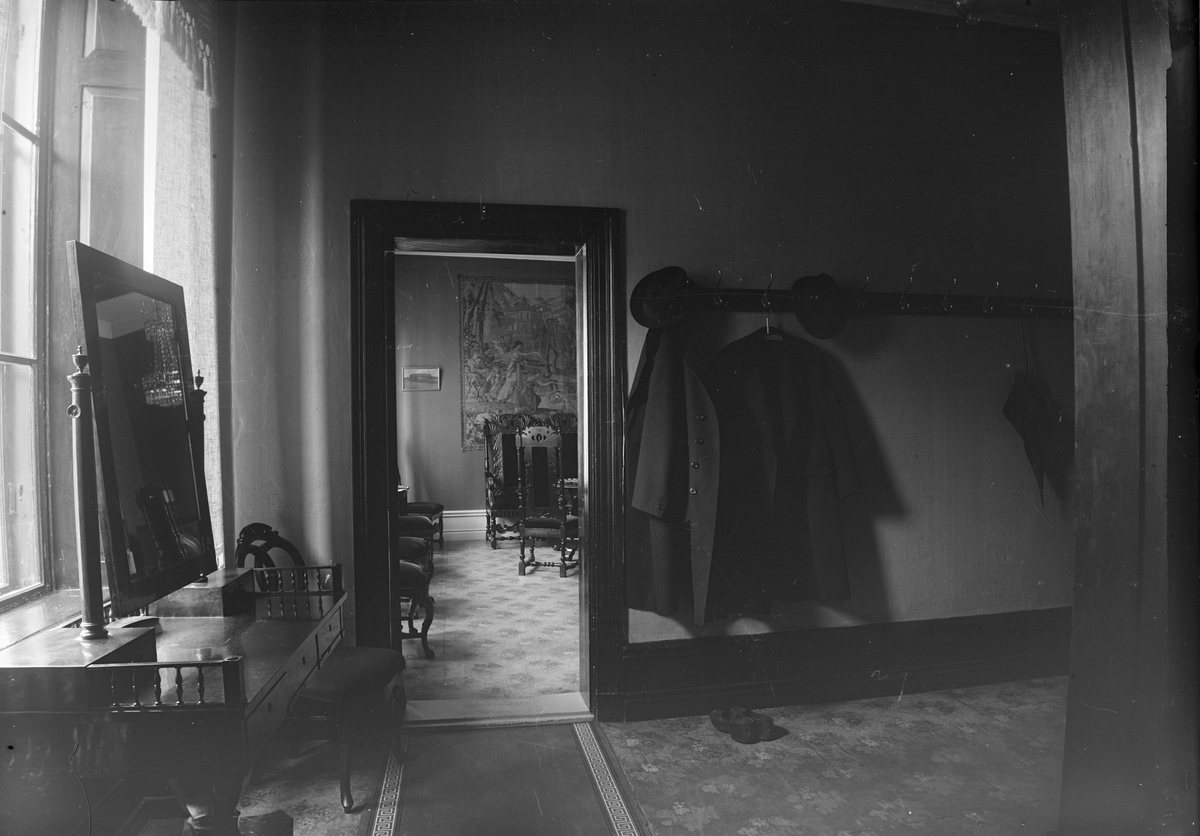 Professor Ragnar Fribergs hem, kapprummet, Östra Ågatan 27, Uppsala 1919