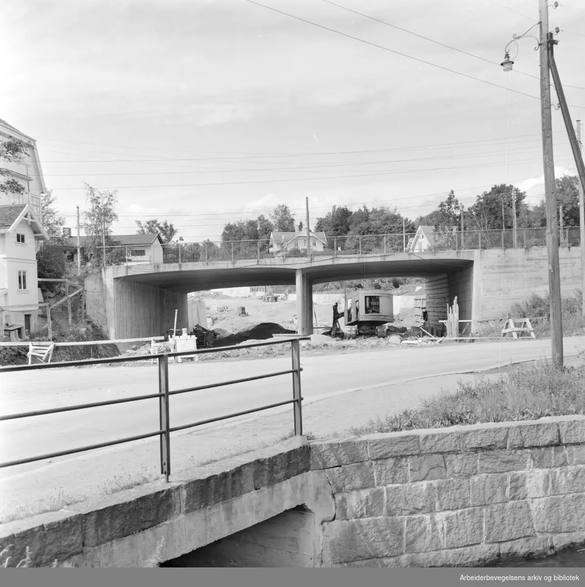 Gaustadbrua på Store Ringvei. Ytre Ringvei under ny bru ved Gaustad. August 1958