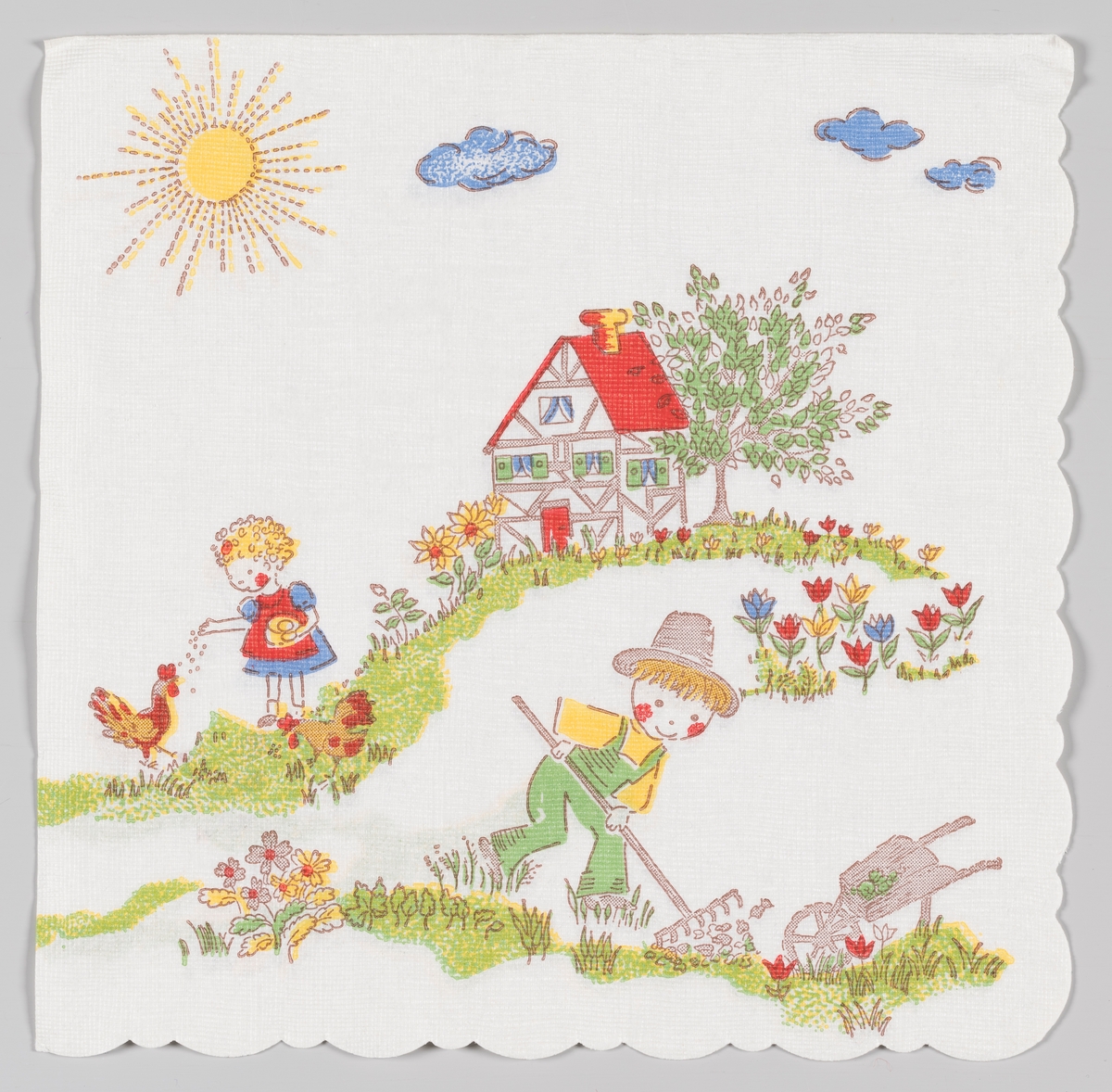 En gutt gjør hagearbeid og en jente fore hønene. Begge barna står i en blomstereng med et hus i bindingsverk i bakgrunnen. Solen stråler på himmelen med blå skyer.