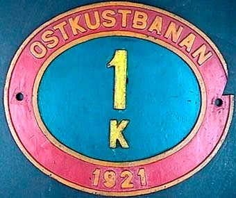 Oval loknummerskylt med röd kant runt blått mittfält.

Historik. Förvärvat från Huvudförrådet i Bollnäs.

Modell/Fabrikat/typ: K