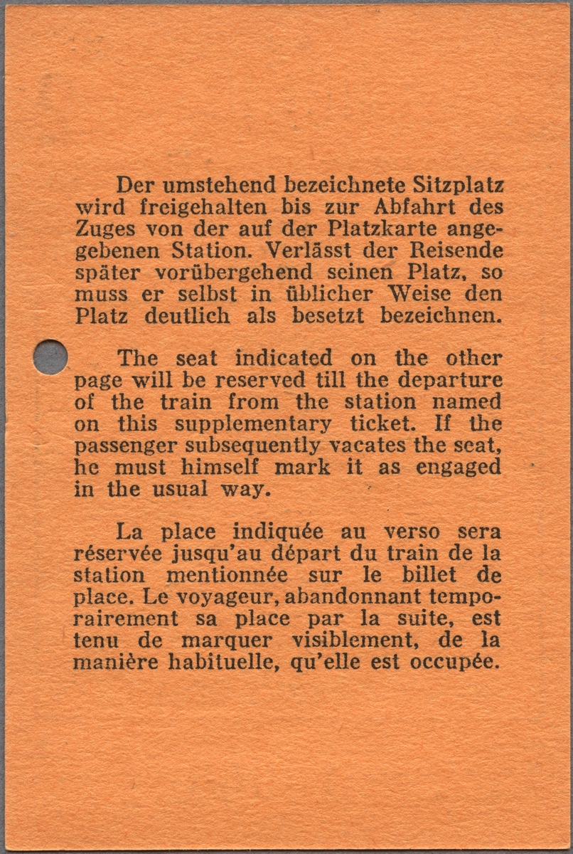 Brun sittplatsbiljett av papper med den tryckta texten:
"SJ Sittplats 0.50 2
Nedan angivna sittplats hålles reserverad till tågets avgång från den å biljetten nämnda station. Lämnar den resande sedermera tillfälligt sin plats måste han själv i vanlig ordning tydligt utmärka platsen som upptagen".
"Plats 18 Vagn 29 Tåg 53 Avg. 8 08 19/6 1943
från Stockholm C" som står inramat. Denna text finns också på engelska, tyska och franska.
"Utl av Nordiska Kompaniet Stockholm".
Det finns ett hål efter biljettång. När biljettången gjorde hål så blev biljetten också präglad på baksidan av biljetten vid hålet. Texten från stämpeln är svårtolkad. 
På baksidan finns samma information beträffande sittplatsen, på engelska, tyska och franska.