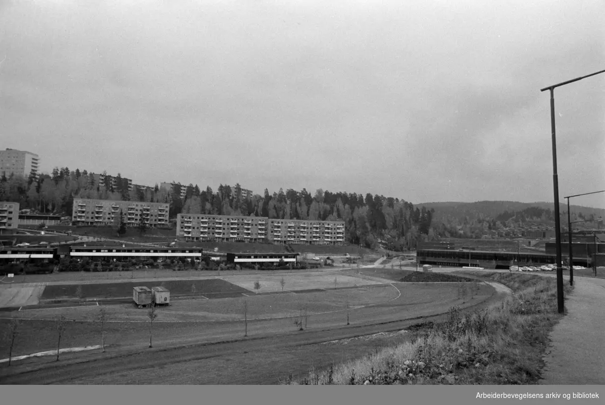 Bogerud. Idrettsanlegget ved Rustad skole. Oktober 1974