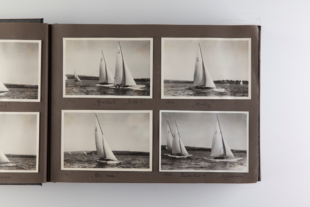 Album med fotografier av seilbåter fra regattaer i 1930-1933.
