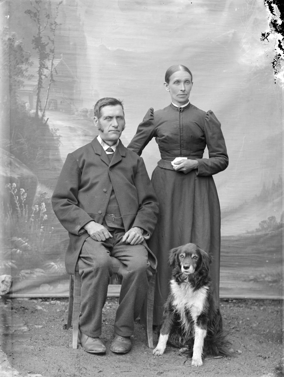 Gudbrand Moen med kone og hund.