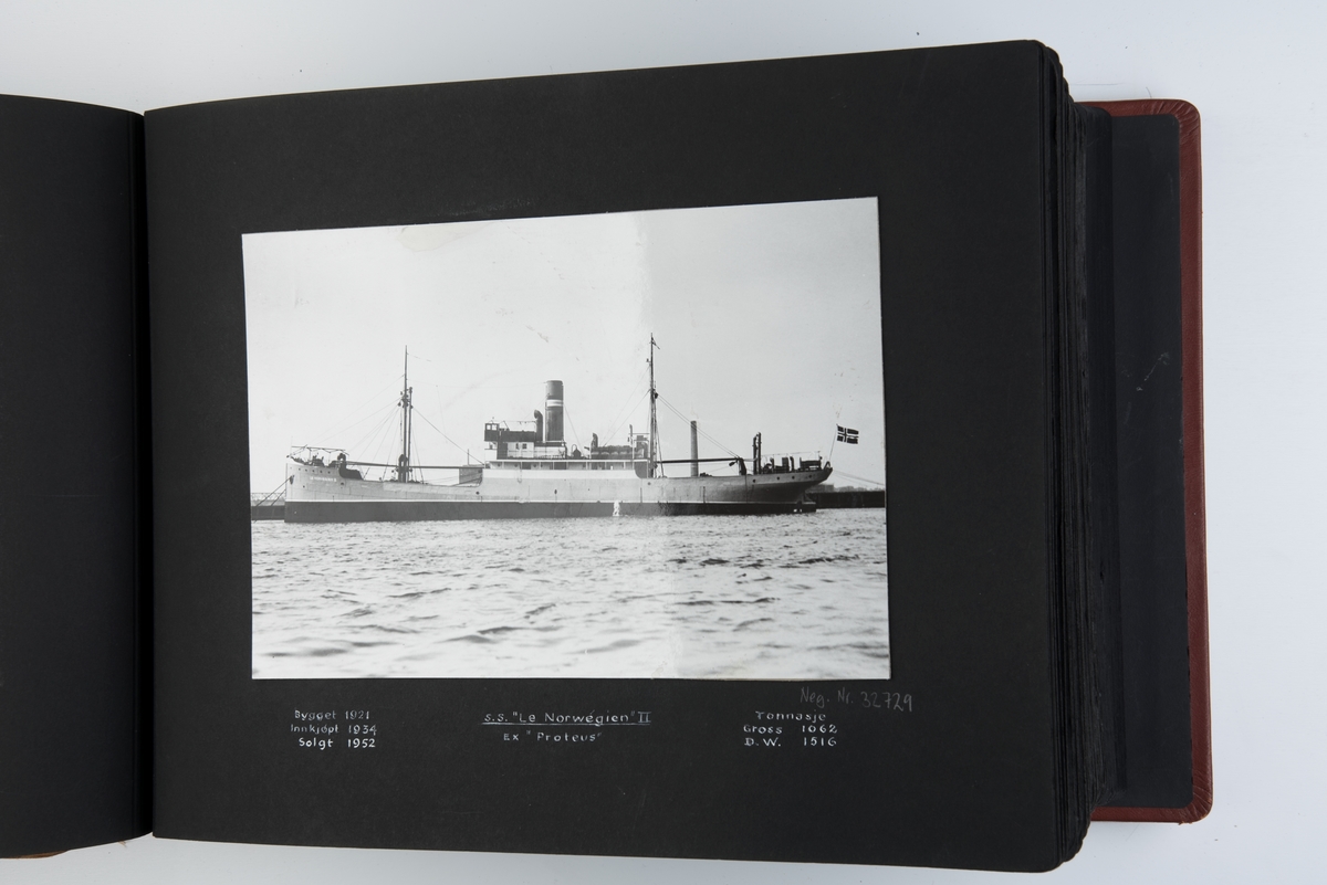 Album med fotografier av NALs kontorer og skip i Norge og USA