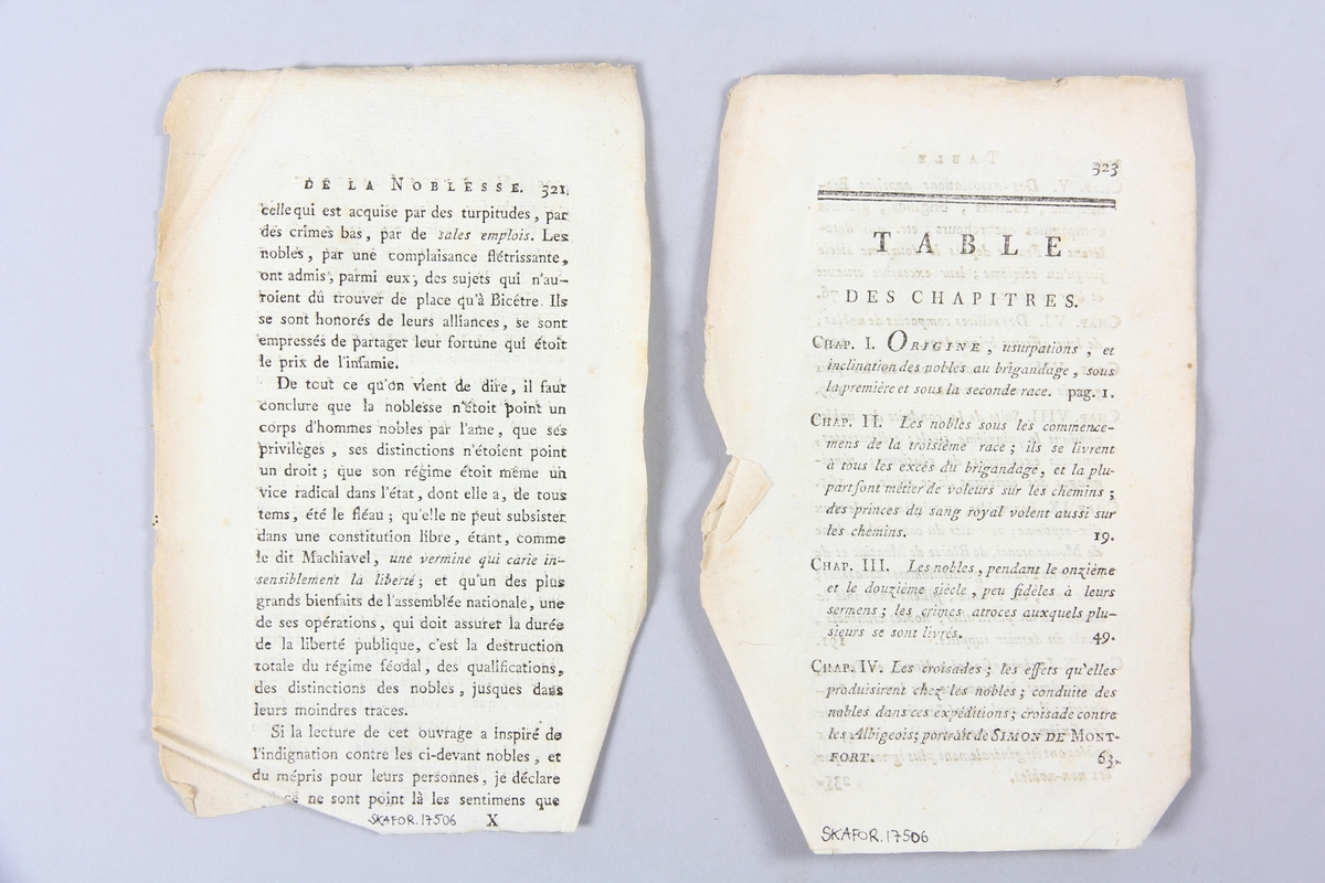 Bok, saknar pärmar, "Histoire critique de la noblesse", tryckt 1790 i Paris. Ryggen med rest av etikett. Skuret snitt. Pärmar saknas.