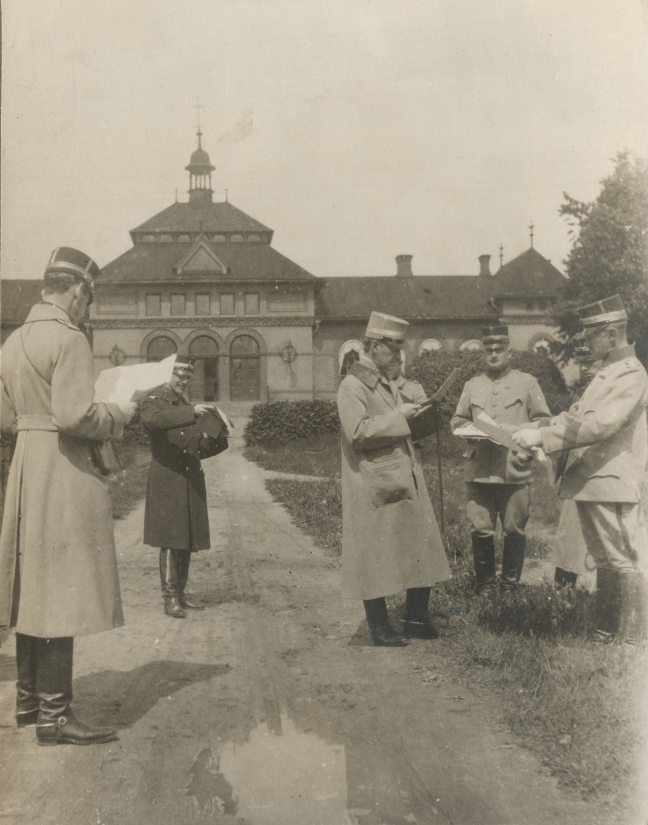 Text i fotoalbum: "IV. arméfördelningens fältövningar vid Kristinehamn-Värmlands Läby den 7.-17. juni 1920".