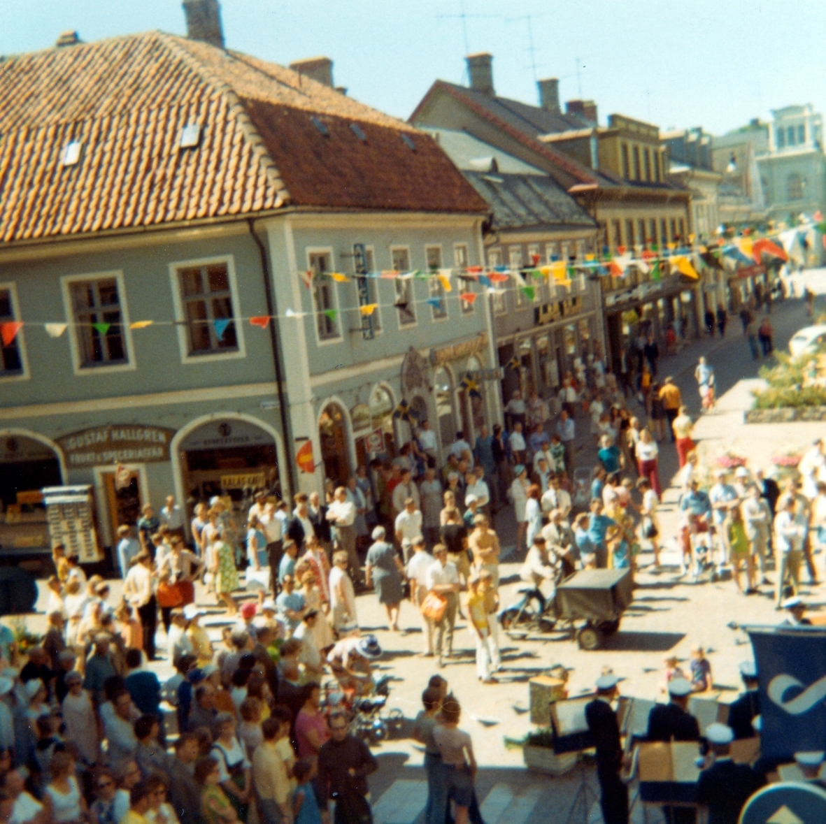 Storgatan, den 10 september 1964, vid invigningen av Domusvaruhuset.
