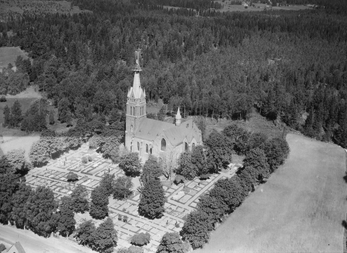 Flygfoto över Vallsjö kyrka i Sävsjö, Jönköpings kommun. Nr K 10