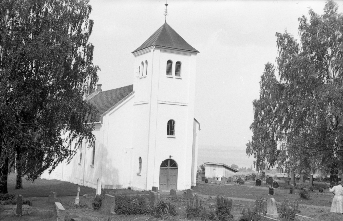 Totenviken kirke, fem bilder fra juni 1954.