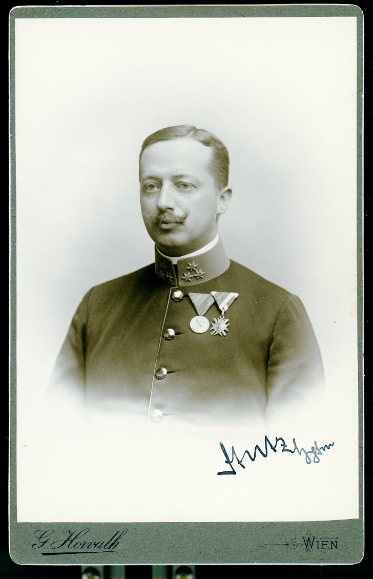 Kabinettsfotografi: Österrikisk-ungersk överste med medaljer på bröstet, och vars namn möjligen är Stutz.
