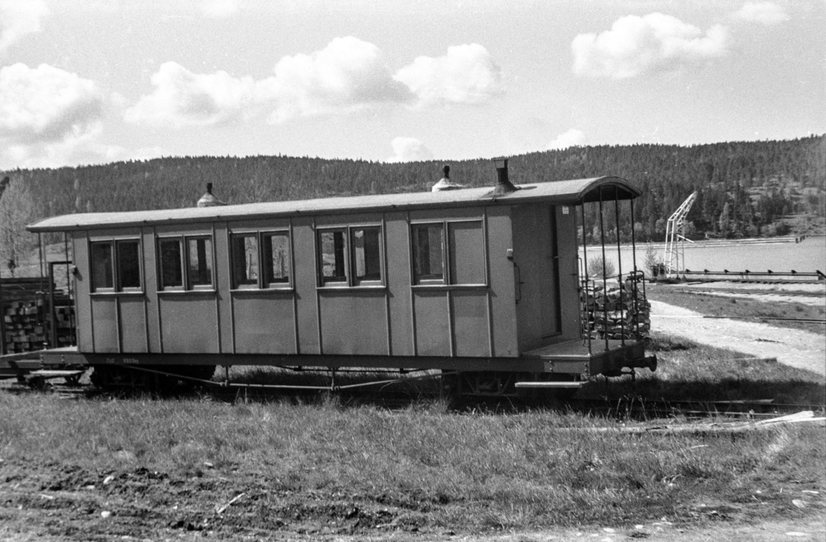 Aurskog-Hølandbanens personvogn Co 2 på Skulerud stasjon.