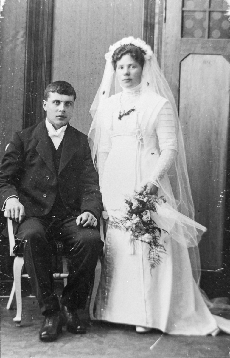 Brudeparet Arnfinn Vangsnes og Johanna Sunde.